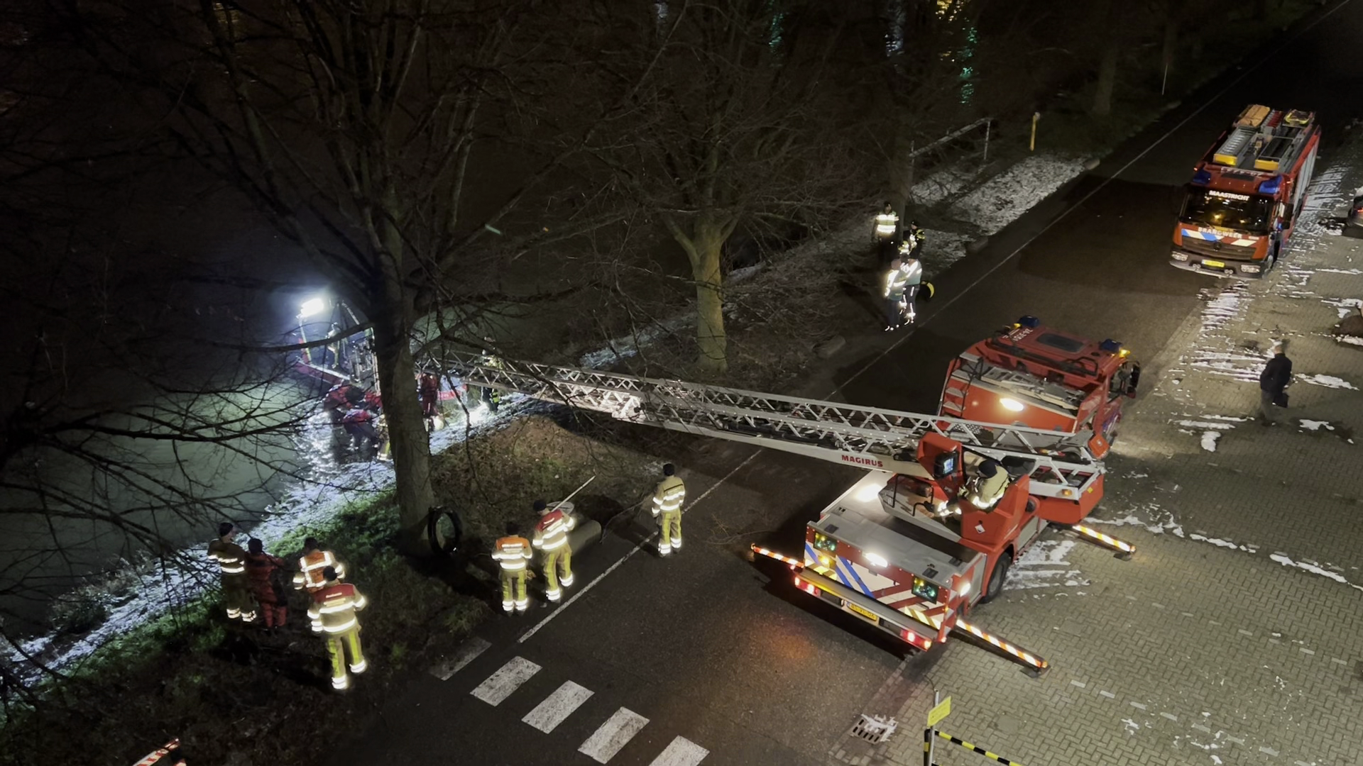 Man (25) overleden na val in de Maas in Maastricht