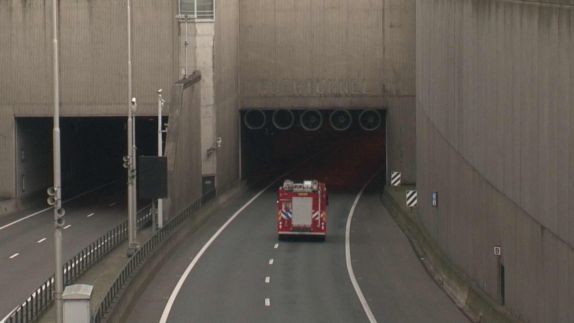 A73 tunnel in beide richtingen dicht na aanrijding