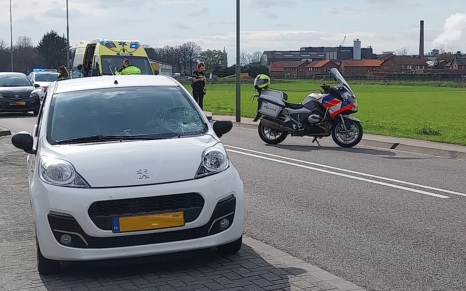 Vrouw gewond bij aanrijding op Broekhin-Noord in Roermond